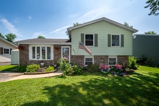 271 Sunset Ln, Antioch, IL 60002