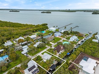 427 Peninsula Dr, Fort Pierce, FL 34946