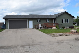727 Taylor Ct, Belle Fourche, SD 57717