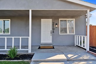 2194 N Feland Ave, Fresno, CA 93722