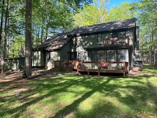 122 Sawmill Rd, Pocono Lake, PA 18347