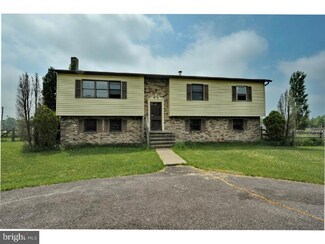 2872 Yost Rd, Perkiomenville, PA 18074