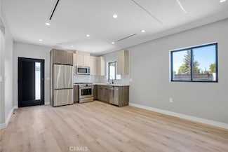 20524 Sherman Way, Los Angeles, CA 91306