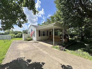 129 Clearview Dr, Clarksville, TN 37043