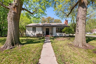 201 S Parkwood Ln, Wichita, KS 67218