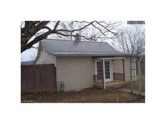 9869 Pleasant St SE, Corning, OH 43730