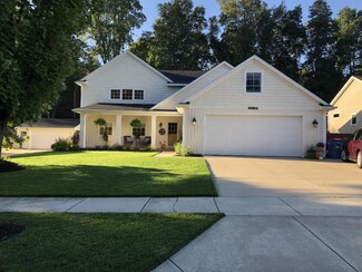 2112 Valley Forge St NW, Grand Rapids, MI 49504
