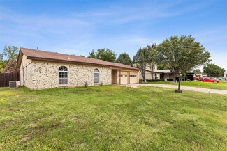 1030 John Reagan St, Benbrook, TX 76126