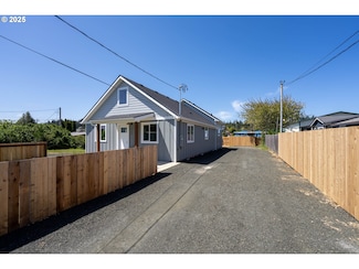 2134 Everett Ave, North Bend, OR 97459