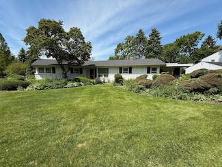6402 Pontiac Dr, Indian Head Park, IL 60525
