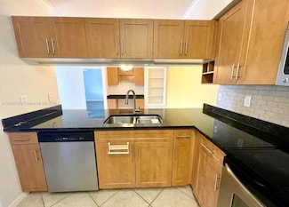 6418 Emerald Dunes Dr Unit 301, West Palm Beach, FL 33411
