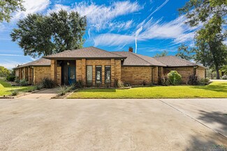 8 Oak Forest Dr, Longview, TX 75605