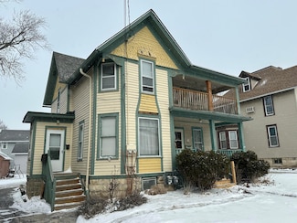906 Arcadian Ave, Waukesha, WI 53186
