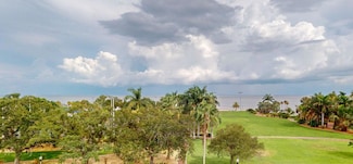1120 N Shore Dr NE Unit 501, Saint Petersburg, FL 33701
