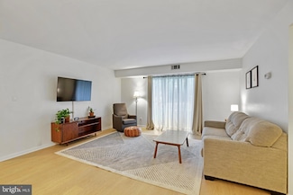 13663 Orchard Dr, Clifton, VA 20124