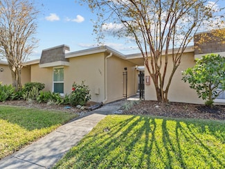 1581 Amberlea Dr S, Dunedin, FL 34698