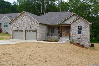 1392 Locust Dr NE, Arab, AL 35016