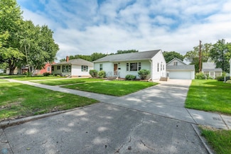 2009 8th St N, Fargo, ND 58102