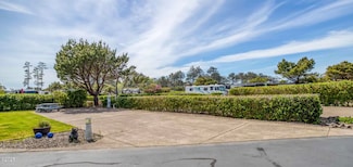 90 N Coast Hwy, Newport, OR 97365