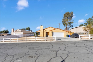 16428 Tolowa Rd, Apple Valley, CA 92307