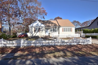 297 Clarice Blvd, Holbrook, NY 11741