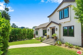 207 N Doheny Dr, Beverly Hills, CA 90211