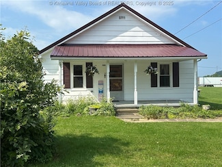 386 Maple St, Mason, WV 25260