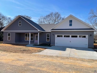 112 Pecan St, Cochran, GA 31014