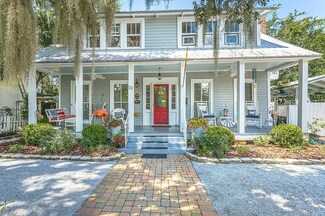 28 7th St, Apalachicola, FL 32320