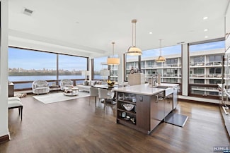 9 Somerset Ln Unit 501, Edgewater, NJ 07020