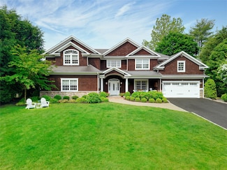 15 Elm Ln, Manhasset, NY 11030