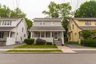 57 Edgecomb St, Albany, NY 12209