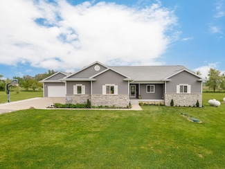 4805 Green Belt Dr, Cedar Falls, IA 50613