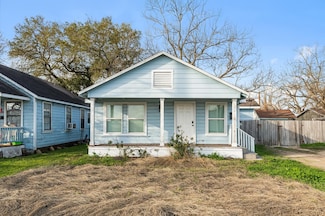 1605 Walnut Ave, Rosenberg, TX 77471