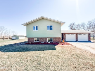 81 68th St E, Williston, ND 58801