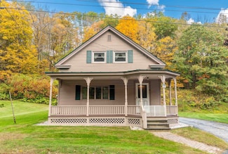 45 Water St, Newbury, VT 05081