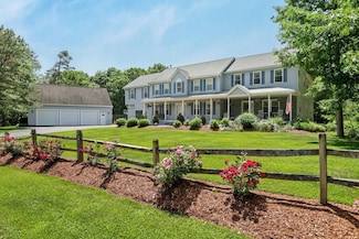 11 Longwood Dr, Lunenburg, MA 01462