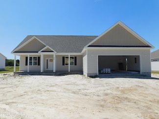 653 Bright Harvest Dr, Maysville, NC 28555