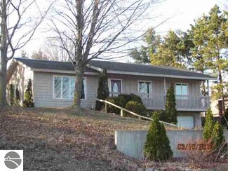 6066 S West Bay Shore Dr, Traverse City, MI 49684
