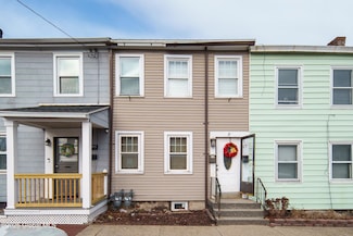 17 7th St, Watervliet, NY 12189