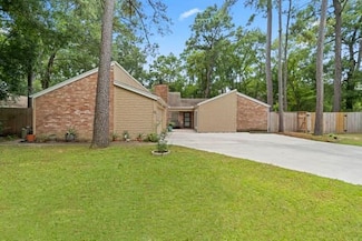 33 Crystal Lake Ln, Spring, TX 77380