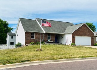 508 Newcastle Dr, MacKinaw, IL 61755