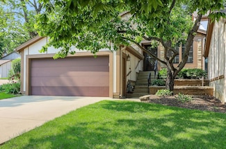 1149 Wheaton Oaks Dr, Wheaton, IL 60187