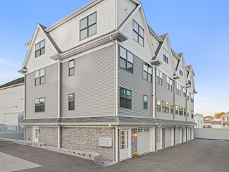 21 Beaumont St, Fairfield, CT 06824