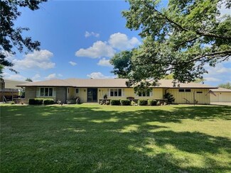 1600 S Lexington St, Holden, MO 64040