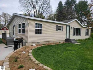 413 Shelby St, Fife Lake, MI 49633