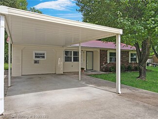202 Cleaver St, Pocola, OK 74902