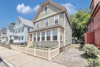 33 Round Hill St, Jamaica Plain, MA 02130