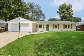1008 Devonshire Dr, Champaign, IL 61821