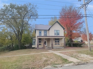 603 S Walnut St, Garnett, KS 66032